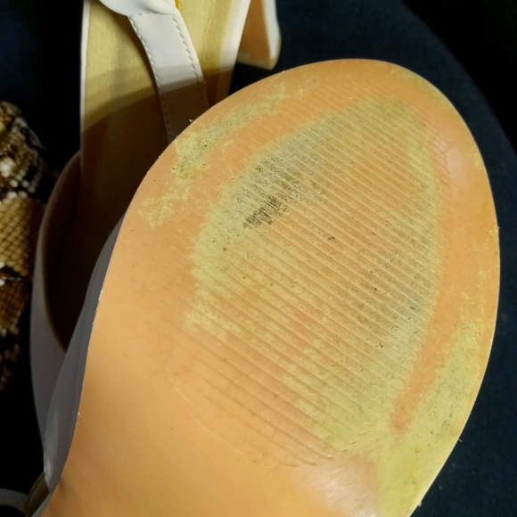 BOGOFREE SZ9.5 HEELS. GREAT CONDITION - Picture 9 of 16